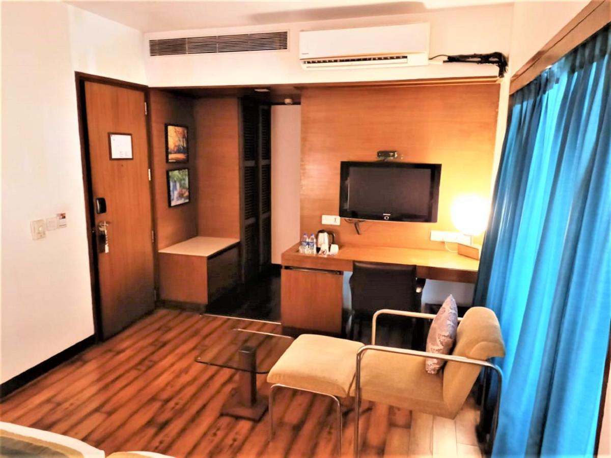 Hotel Yogi Executive, Navi Mumbai Exterior foto